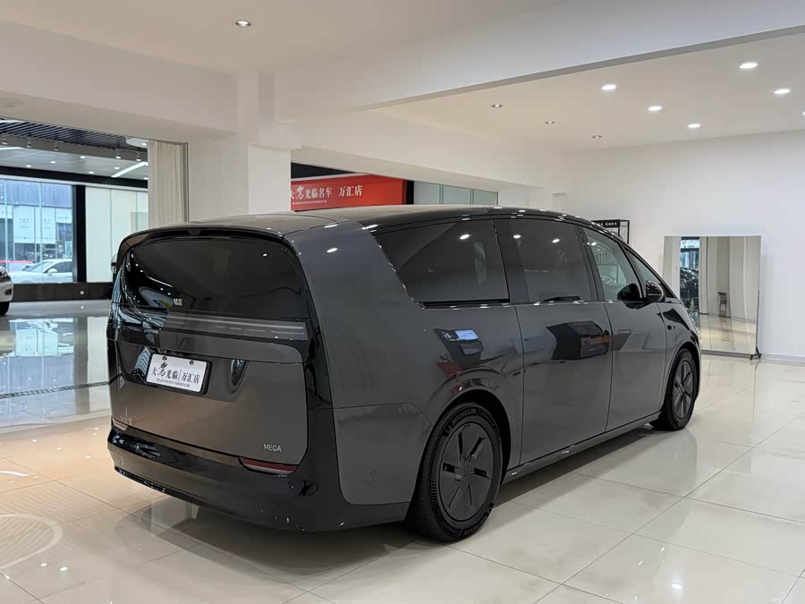 理想汽车 理想MEGA 2024 汽车图片 #8