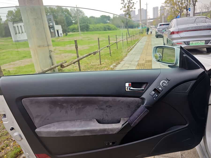 Hyundai Rohens-Coupe 2009 #8 Hyundai Rohens-Coupe 2009 car image #8