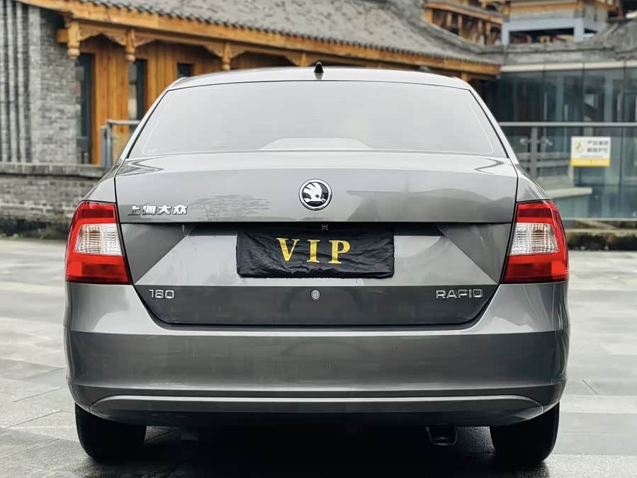 Skoda Rapid 2016 car image #8