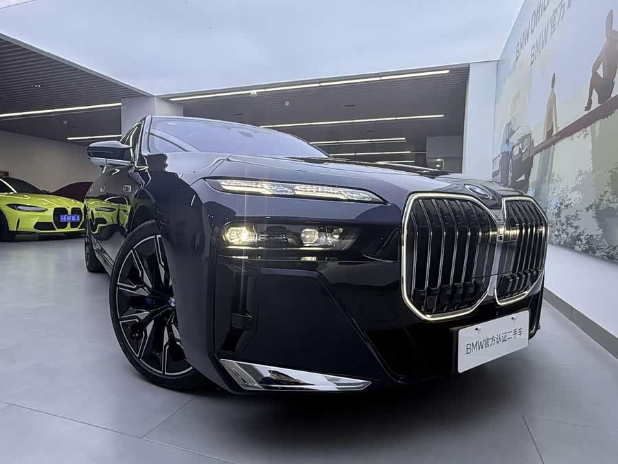 BMW M760Le #8 BMW M760Le car image #8