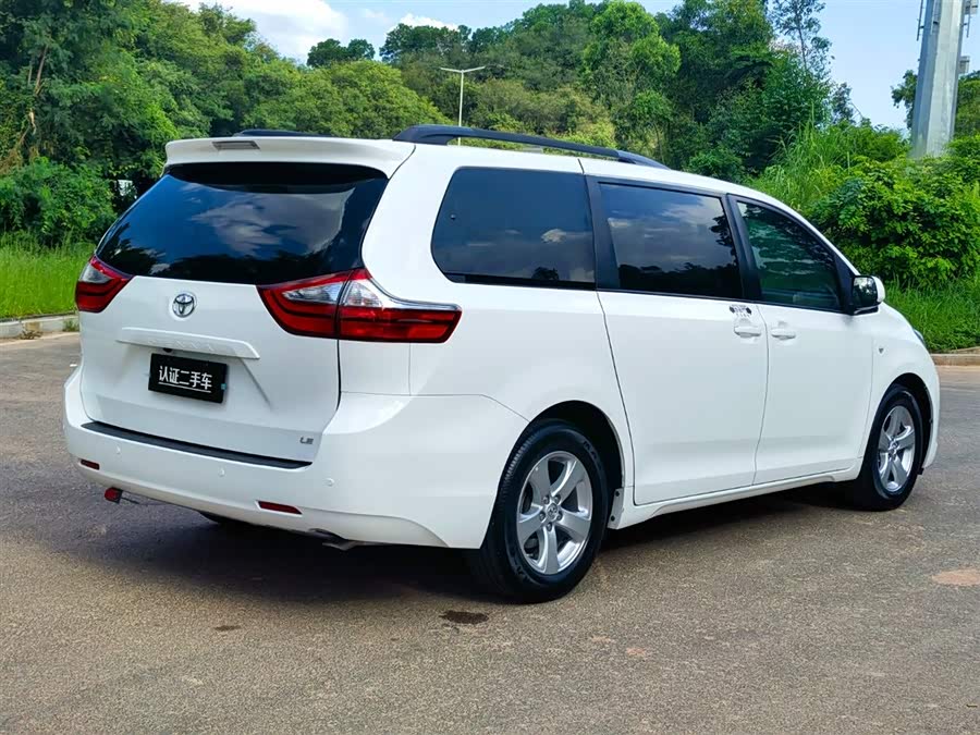 Toyota SIENNA 2018 car image #8