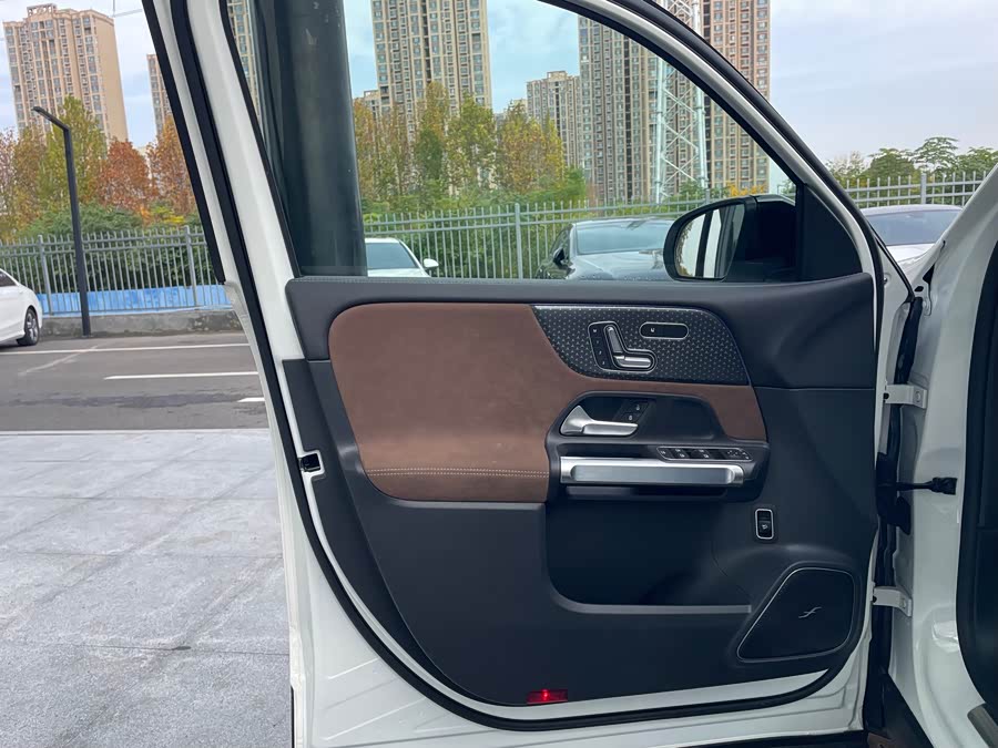 Mercedes-Benz GLB AMG 2025 imagen de coche #8