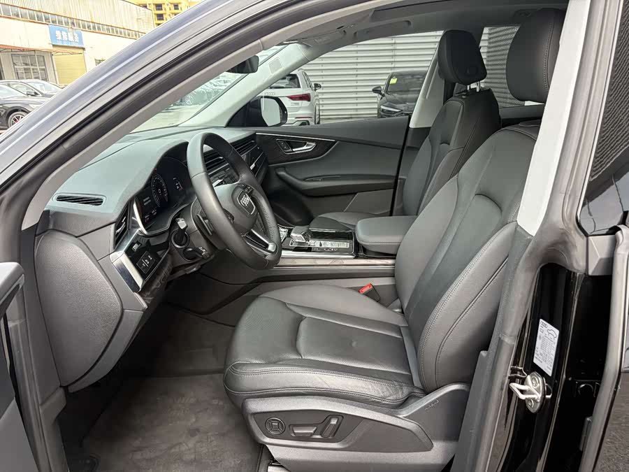 Audi Q8 2022 car image #8