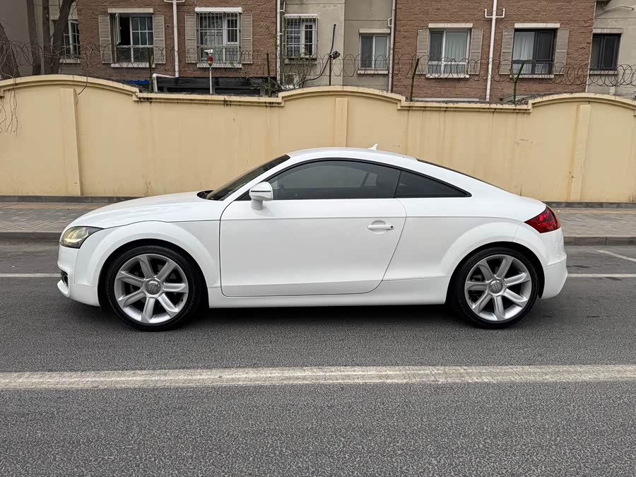 Audi TT 2011 #8 Audi TT 2011 car image #8