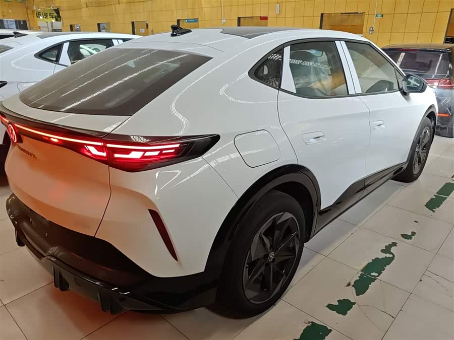 Volkswagen ID.UNYX 06 2025 image de voiture #8