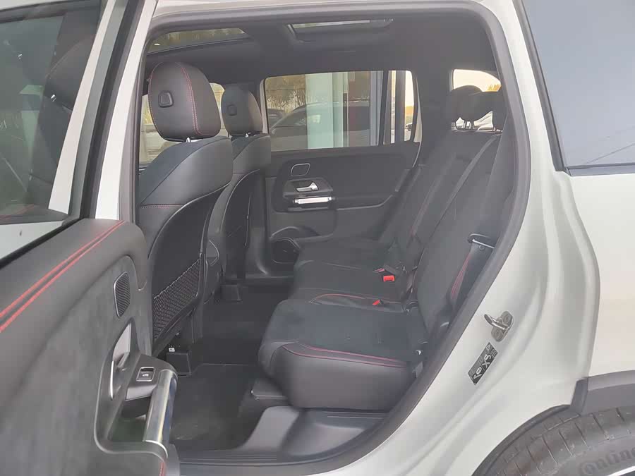 Mercedes-Benz GLB AMG 2025 imagen de coche #8