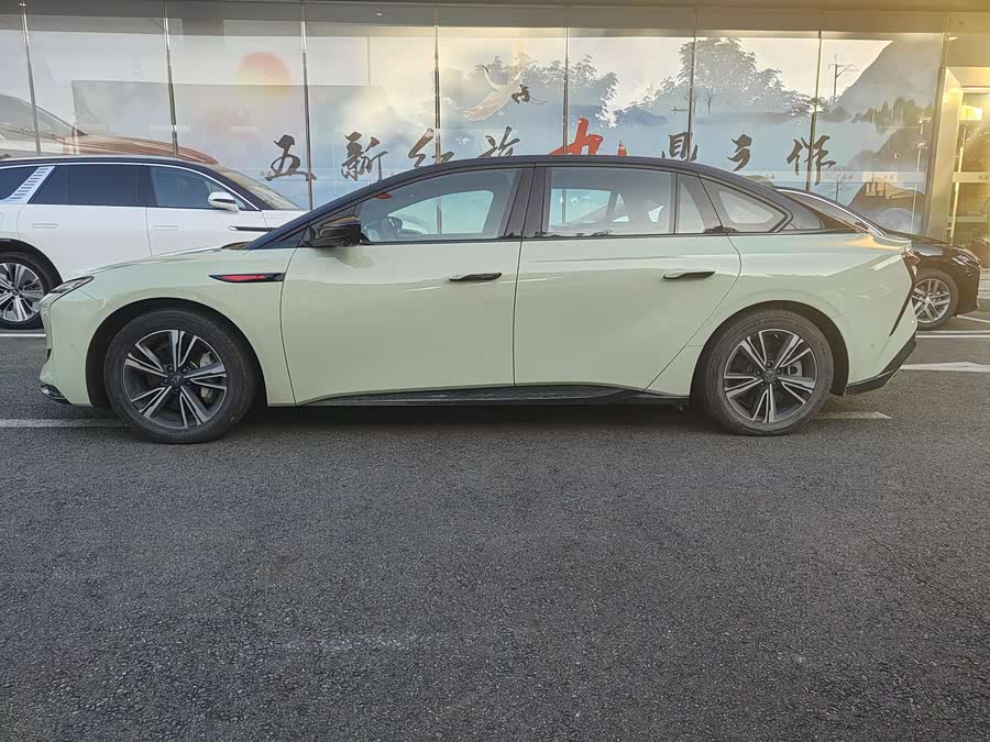 HongQi EH7 2024 #8 HongQi EH7 2024 car image #8