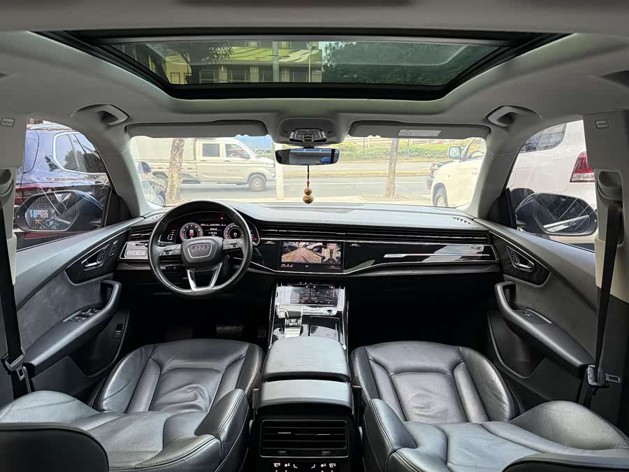 Audi Q8 2022 car image #8