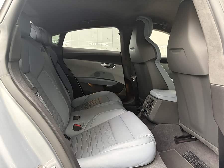 Audi RS e-tron GT car image #8