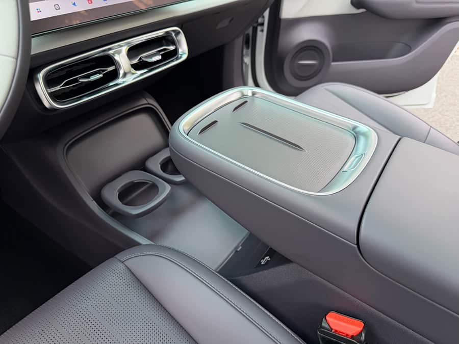 零跑汽车 零跑B10 2025 汽车图片 #8