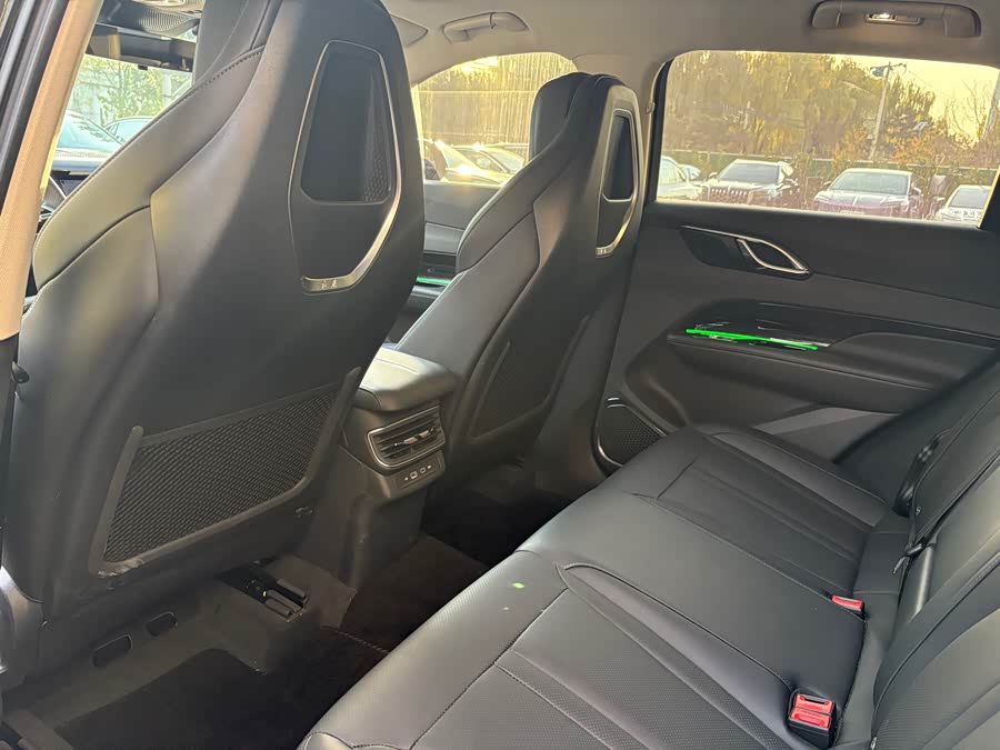 HongQi HS3 PHEV 2024 #8 HongQi HS3 PHEV 2024 car image #8