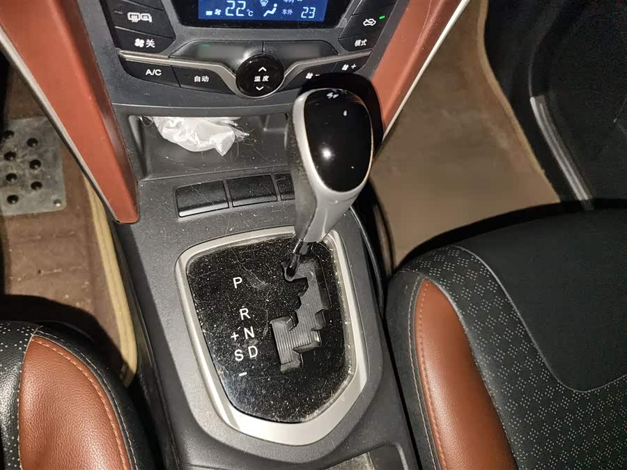 BYD G5 2015 #8 BYD G5 2015 car image #8