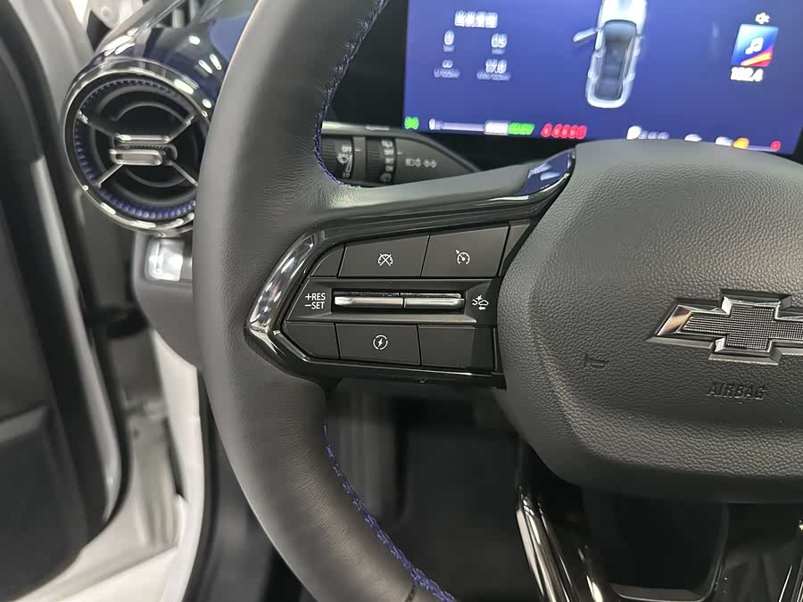 Chevrolet Equinox Plus 2025 car image #8