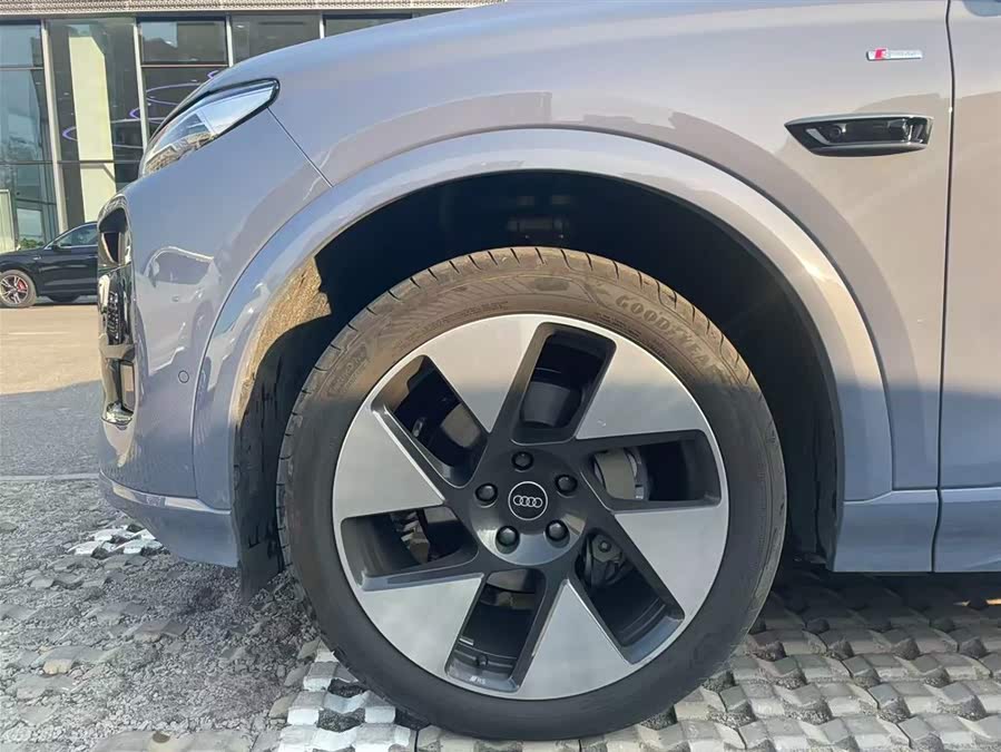 Audi Q6L e-tron 2025 #8 Audi Q6L e-tron 2025 صورة سيارة #8