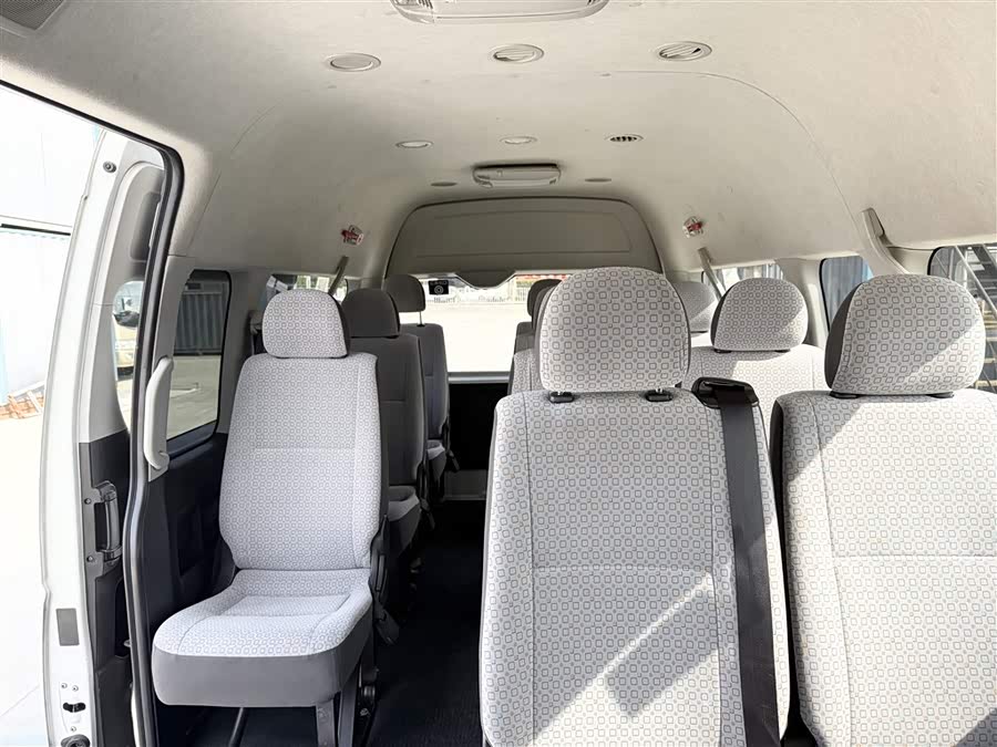 Toyota Hiace 2016 car image #8