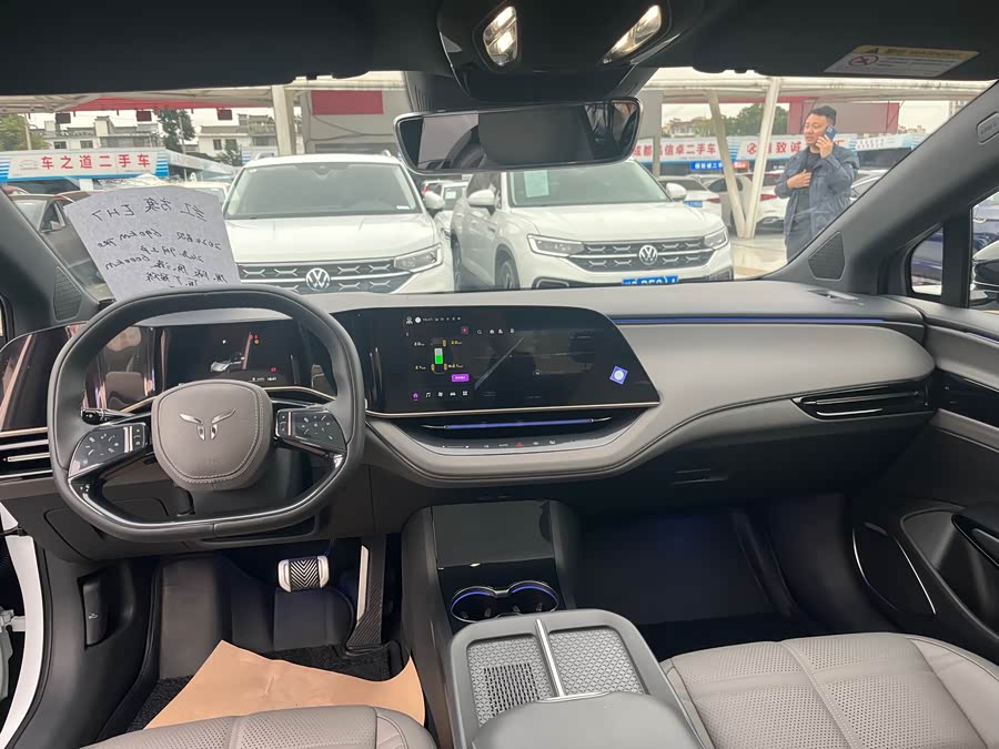 HongQi EH7 2024 #8 HongQi EH7 2024 car image #8