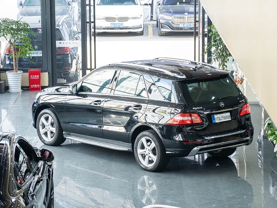 Mercedes-Benz M Class 2014 car image #8