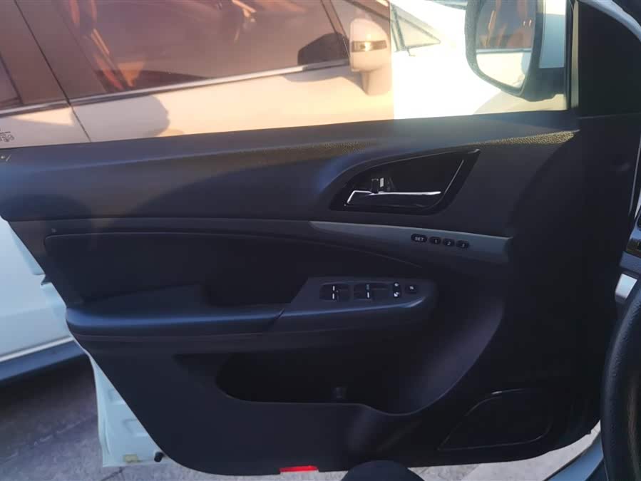 BYD S7 2015 car image #8