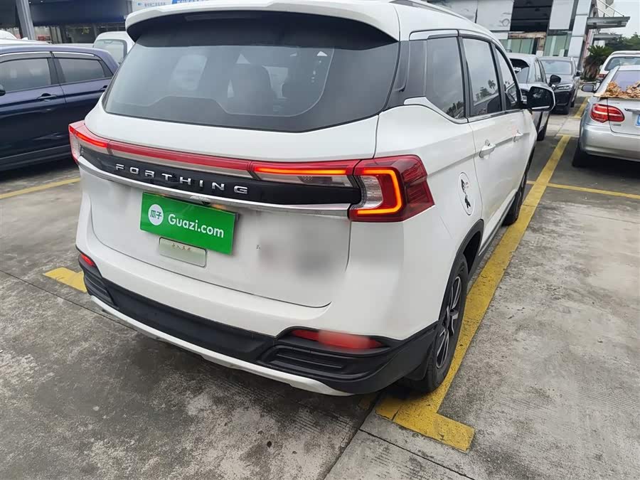 Forthing T5 2023 #8 Forthing T5 2023 صورة سيارة #8
