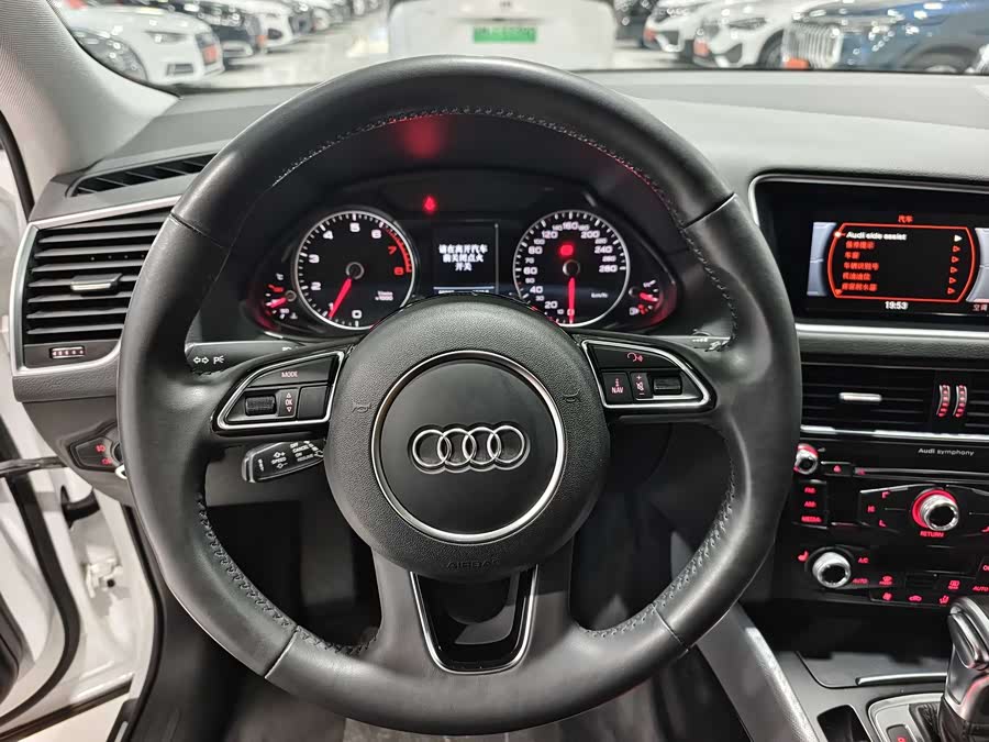 Audi Q5 2017 car image #8