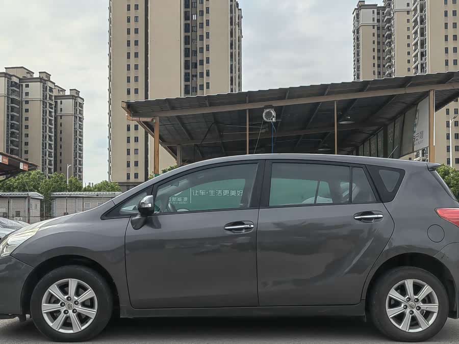 Toyota Reiz 2011 immagine di auto #8