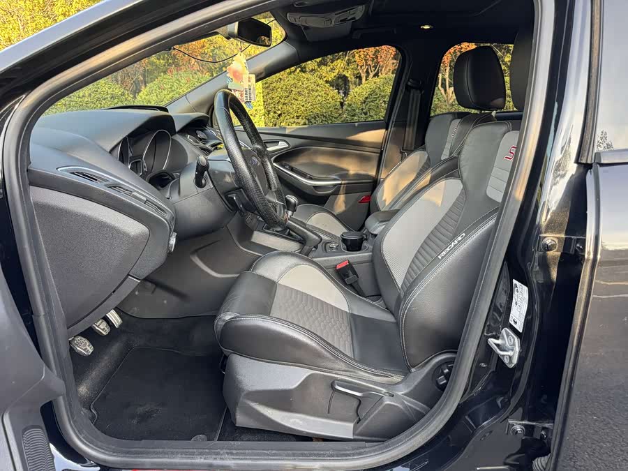 Ford Focus (Imported) 2015 صورة سيارة #8