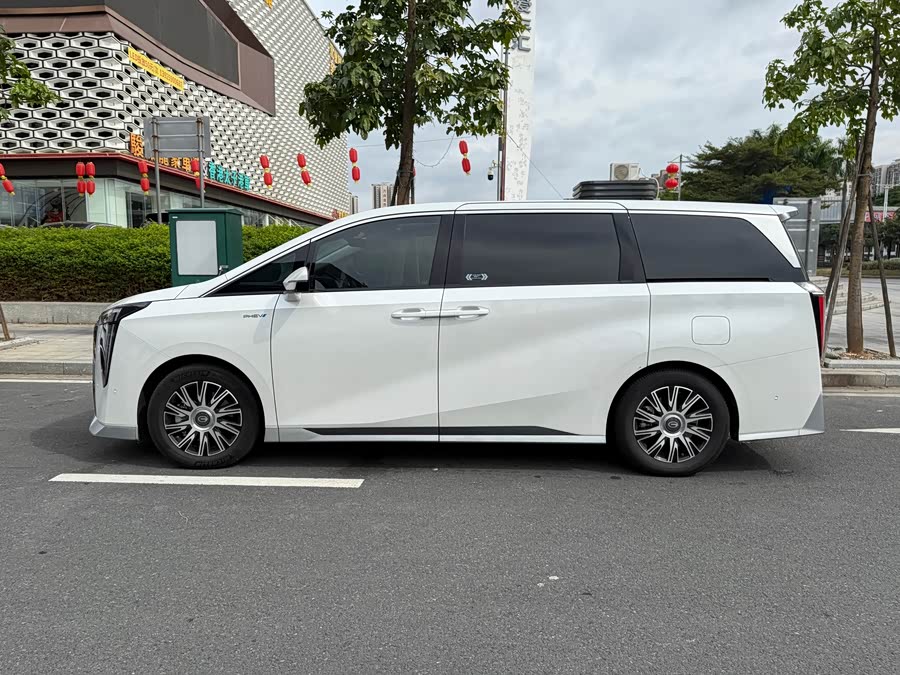 GAC Trumpchi E9 2023 #8 GAC Trumpchi E9 2023 car image #8