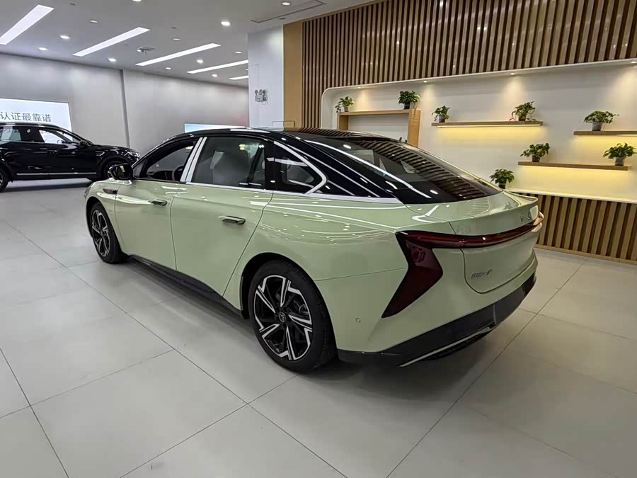 HongQi EH7 2025 car image #8