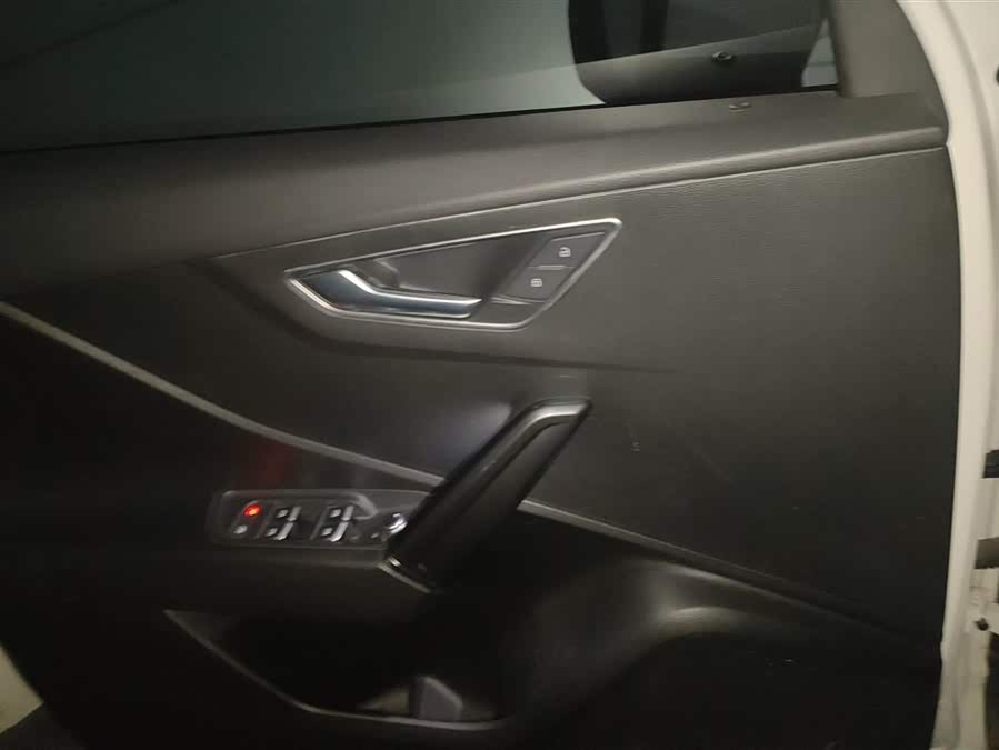 Audi Q2L e-tron 2020 #8 Audi Q2L e-tron 2020 car image #8