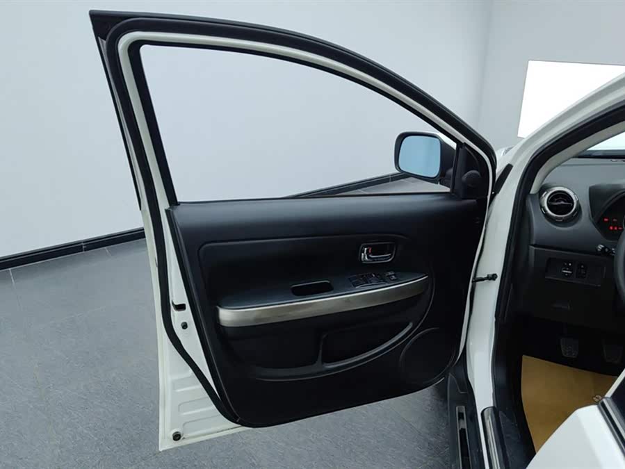 Great Wall M4 2014 صورة سيارة #8