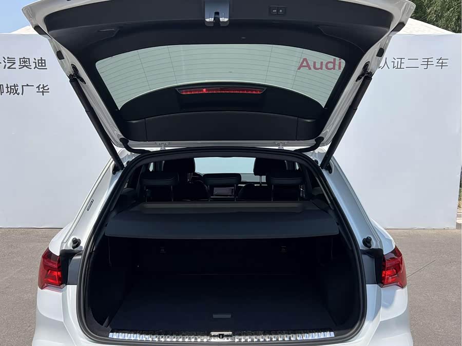 Audi Q3 2024 car image #8