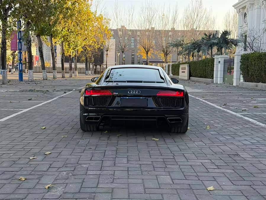 Audi R8 2018 car image #8