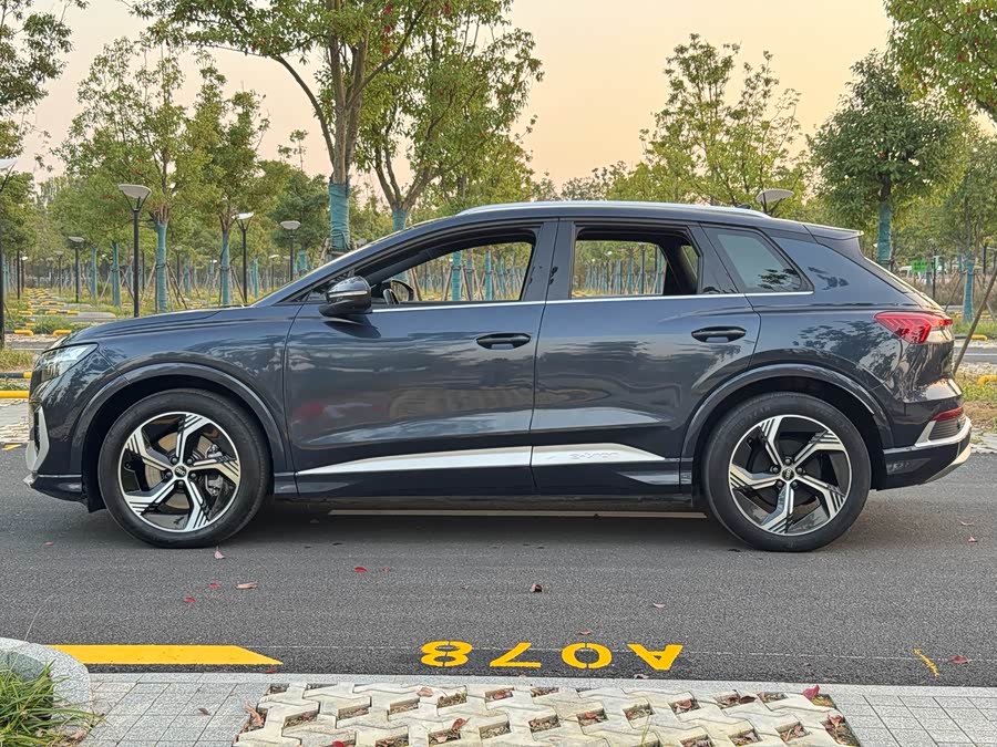 Audi Q4 e-tron 2022 immagine di auto #8