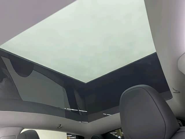 Tesla Model Y 2023 car image #8
