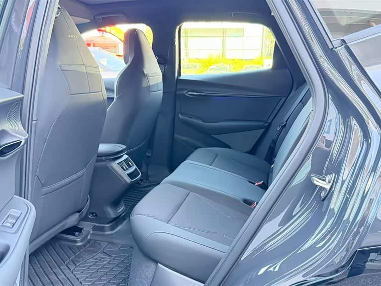 Volkswagen ID.UNYX 06 2025 image de voiture #8