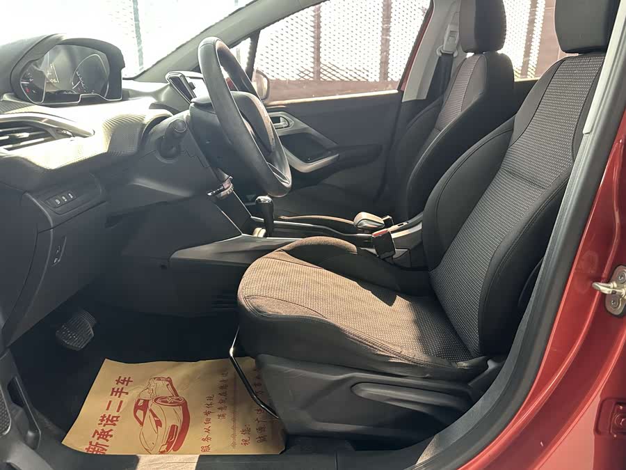 Peugeot 2008 2018 image de voiture #8