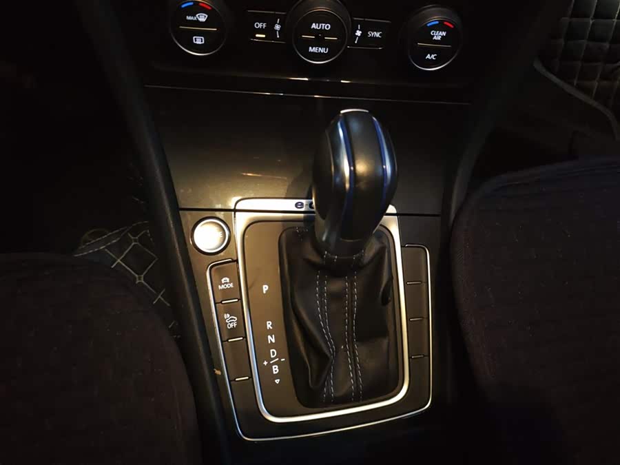 Volkswagen Golf Pure Electric 2020 imagen de coche #8