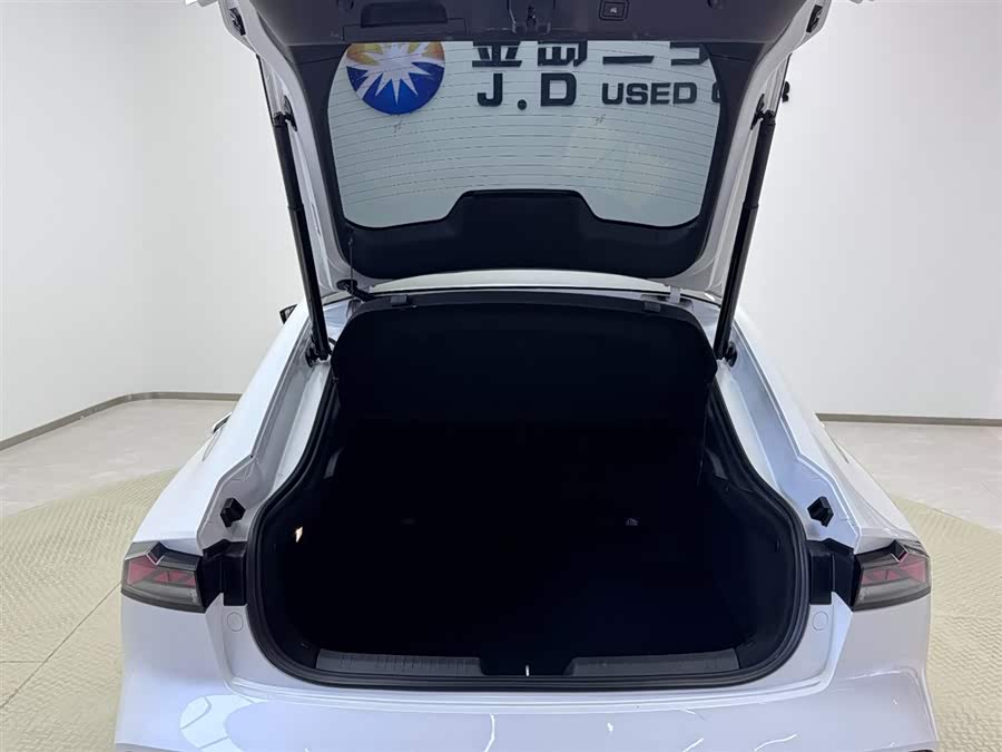 Changan UNI-V iDD 2024 car image #8