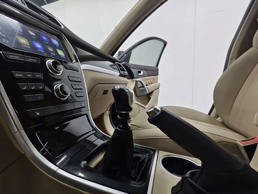 Haval H2 2015 #8 Haval H2 2015 car image #8