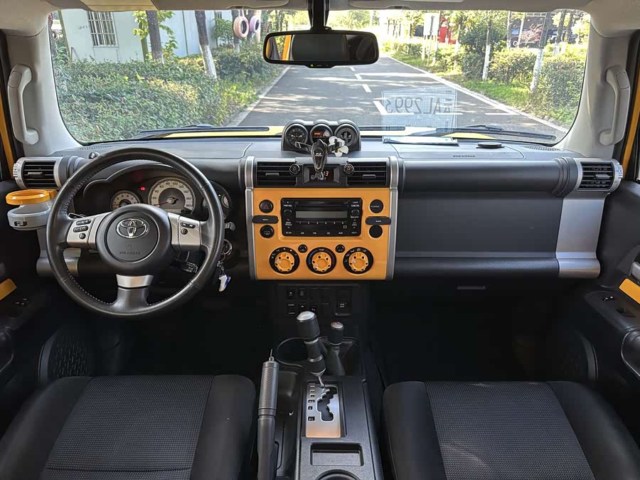 Toyota FJ Cruiser 2018 #8 Toyota FJ Cruiser 2018 car image #8