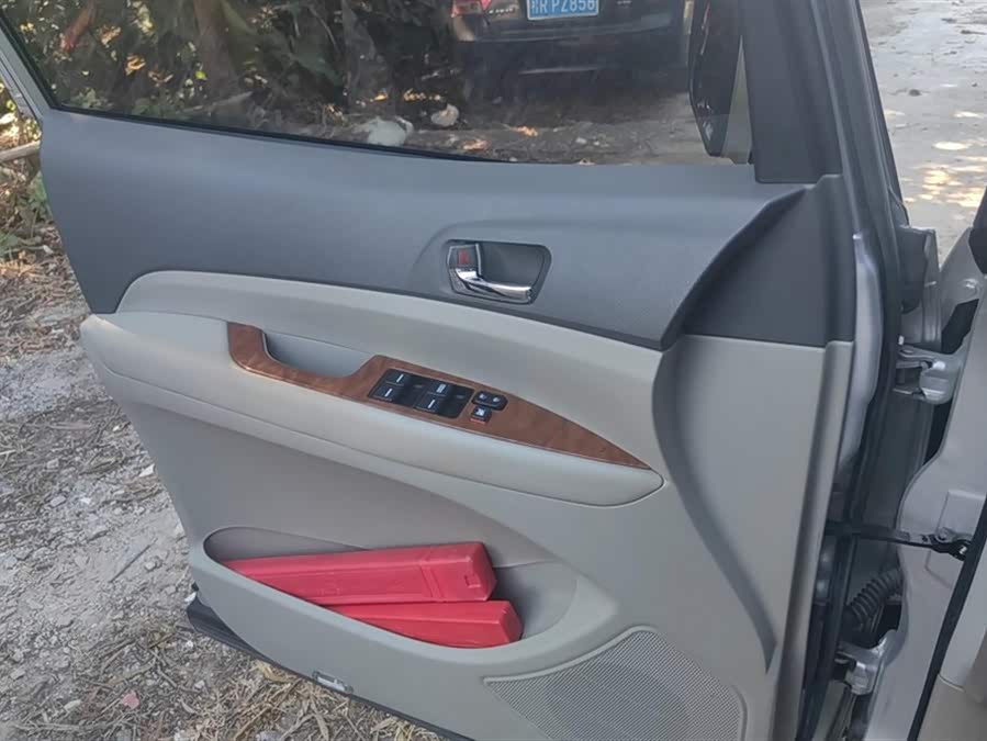 BYD M6 2016 #8 BYD M6 2016 car image #8