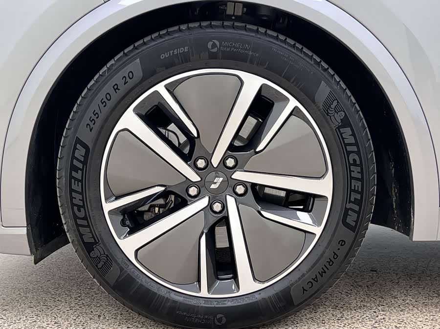 Li L8 2024 изображение автомобиля #8