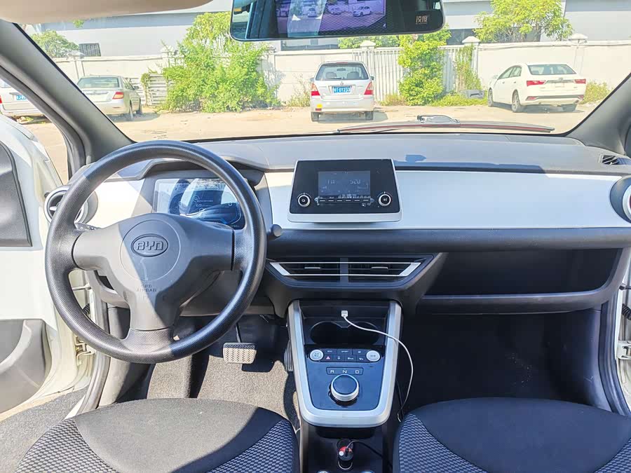 BYD e1 2019 car image #8