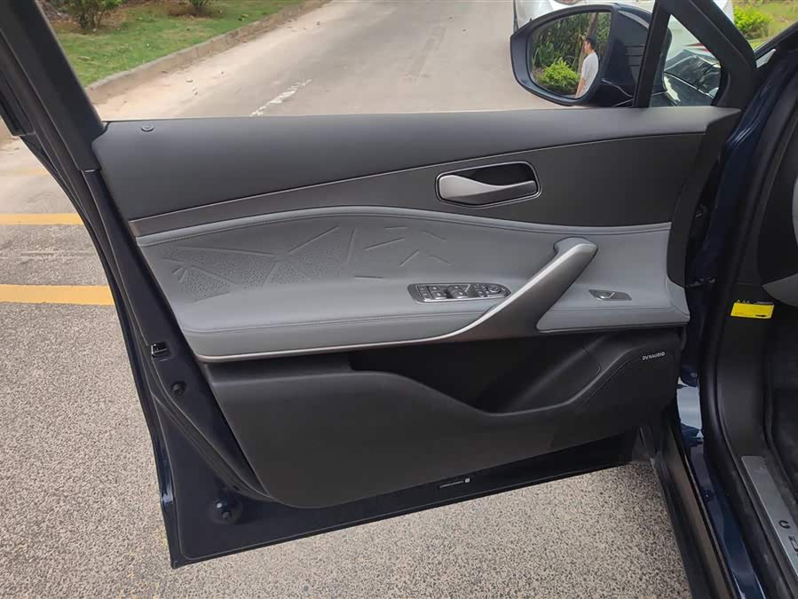 Denza N8 2023 صورة سيارة #8