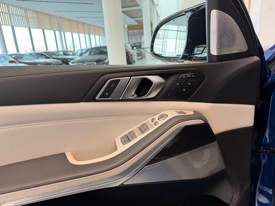 BMW X7 M60i #8 BMW X7 M60i imagen de coche #8