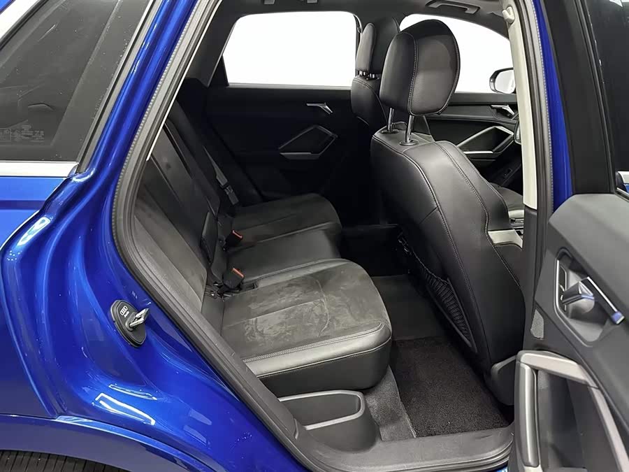 Audi Q3 2020 car image #8