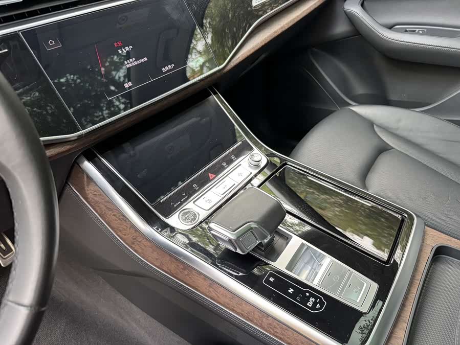 Audi Q7 2023 car image #8