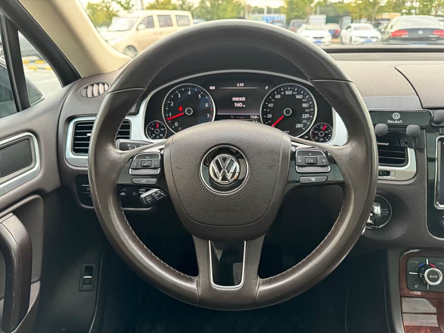 Volkswagen Touareg 2012 car image #8