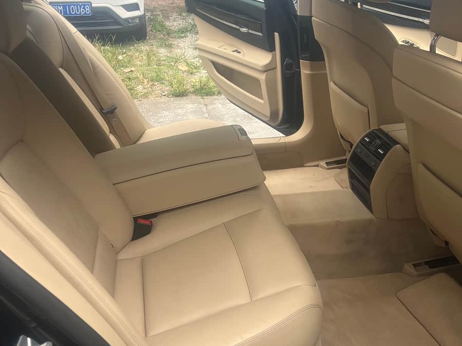 BMW 7 Series 2012 car image #8