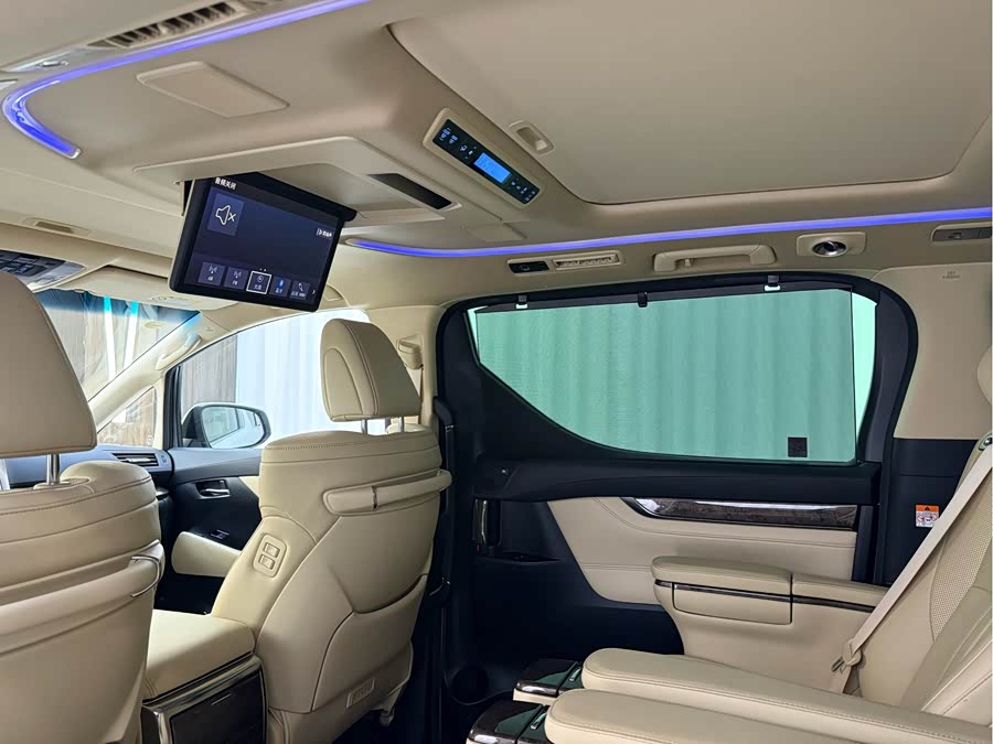 Toyota Vellfire 2023 #8 Toyota Vellfire 2023 صورة سيارة #8